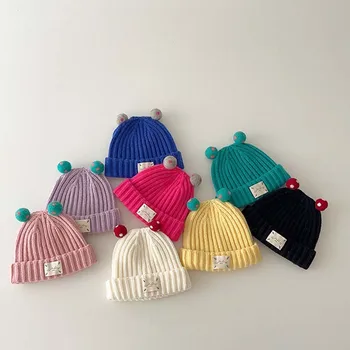 Милые Детские шапочки-бини с помпонами и этикеткой 2023, Осенняя детская вязаная шапка, Корейские шапочки-капоры Для мальчиков и девочек, Защитные наушники для девочек, Теплые шапочки