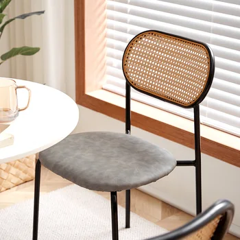 Скандинавский железный ротанговый стул ins, черный Домашний обеденный стул со спинкой, Удобный простой современный стул для кафе, повседневный ротанговый стул для гостиной